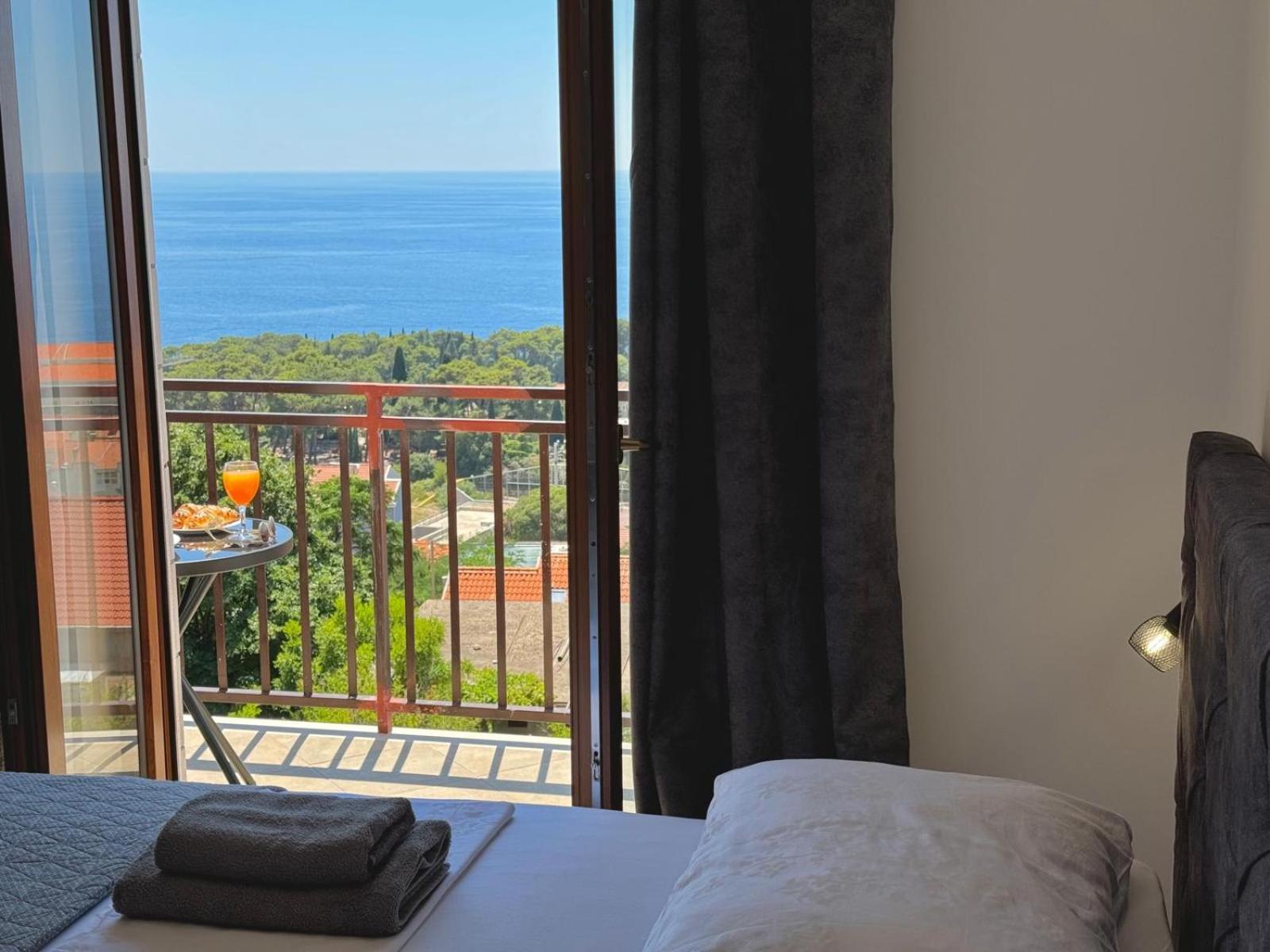 Accommodation Divanovic With Sea View 두브로브니크 외부 사진